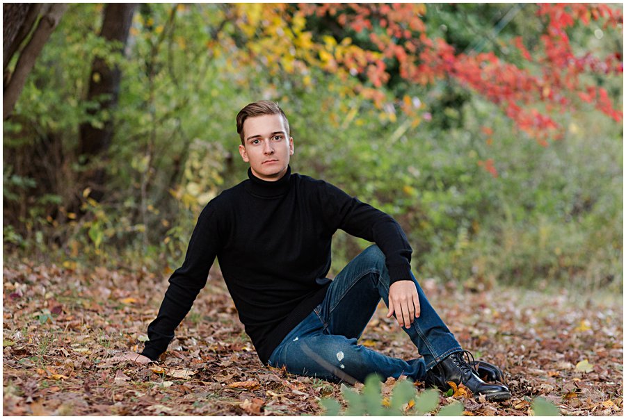 sippo lake fall senior session, perry high school student sitting in leaves