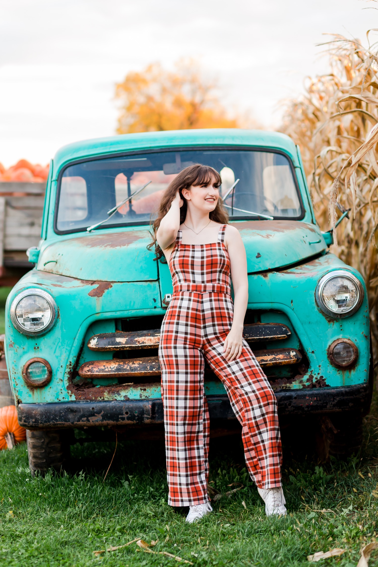 Owning the pumpkin patch – Beth’s stylish Fall Senior Photos in full color